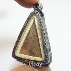 Red Phra Nangphaya Thai Antique Real Bless Buddha Lucky Love Amulet Rich Pendant